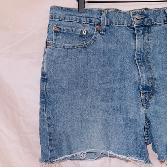 Levi's 550 Medium Wash Denim High Waisted Cut Off Jean Shorts - Picture 2 of 4